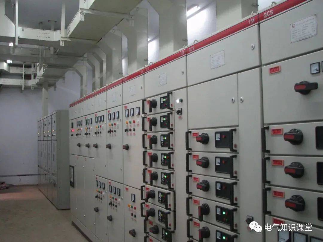 旭碳实验室团队讨论场景